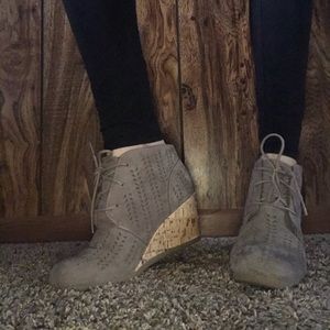 Maurices size 6 ankle boots